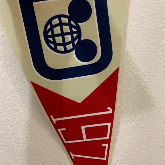 NWT Walt Disney World Fan Pack Pin Flag sticker - Picture 4 of 4